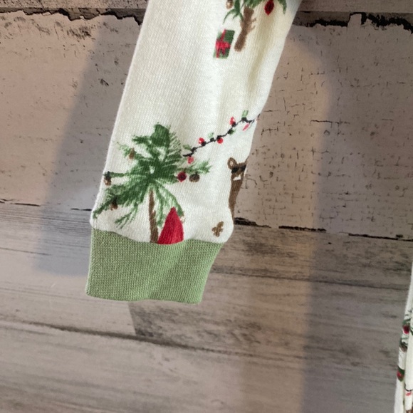 Burt’s Bees Christmas Baby Sleeper Size 6-9 Months NEW - Picture 3 of 8
